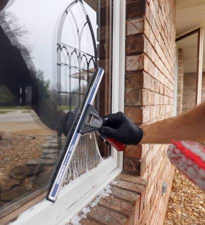 Man-window-cleaning-918x1024